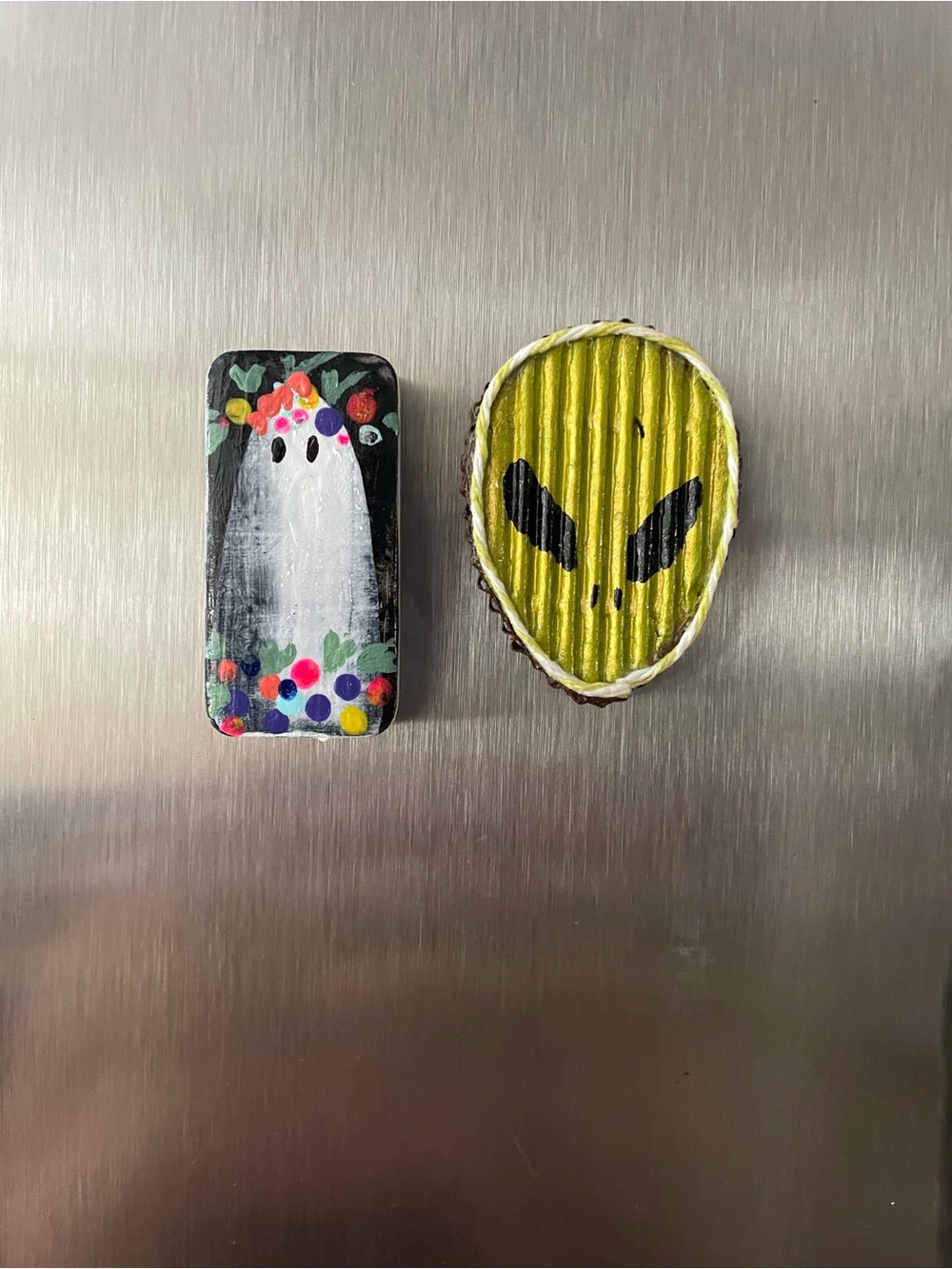 Hand painted Domino Ghost magnet - Picture 3 of 4